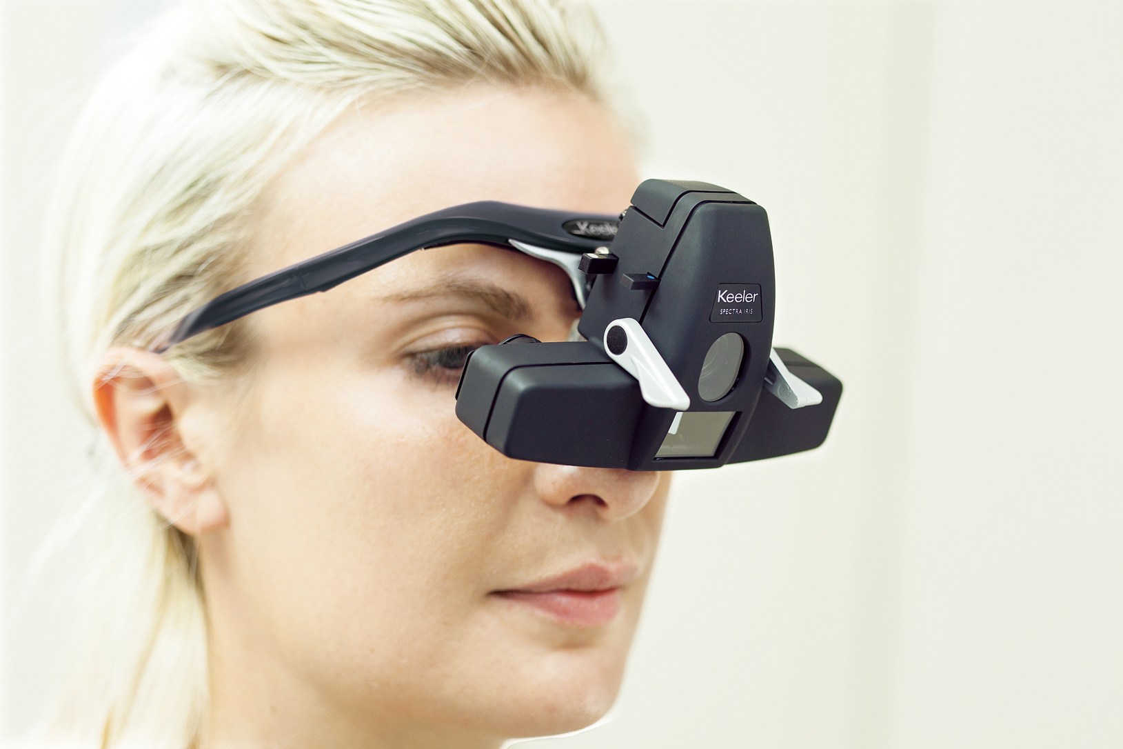 Keeler Spectra Iris použití žena